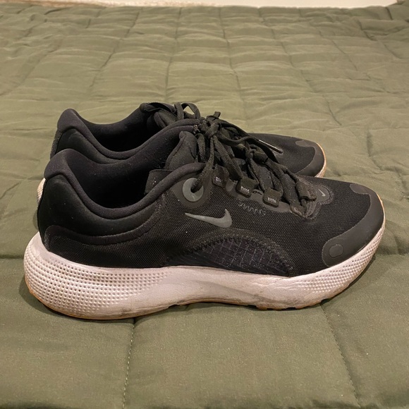 Nike Womens Size 5.5 Running shoe - Picture 2 of 5